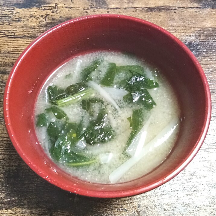 今日のお味噌汁！！大根の皮とほうれん草Deお味噌汁